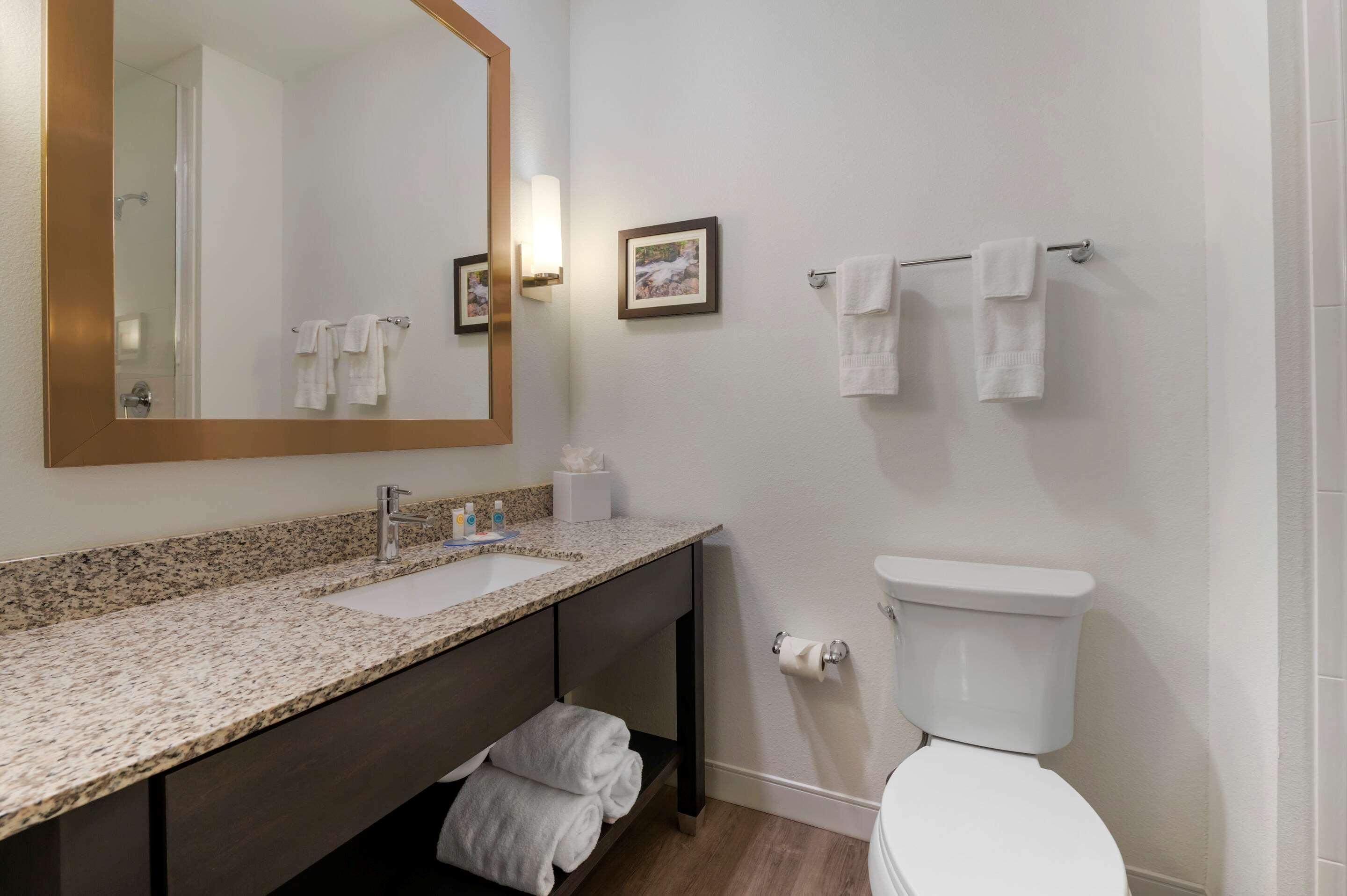 Comfort Suites Cincinnati University - Downtown Экстерьер фото