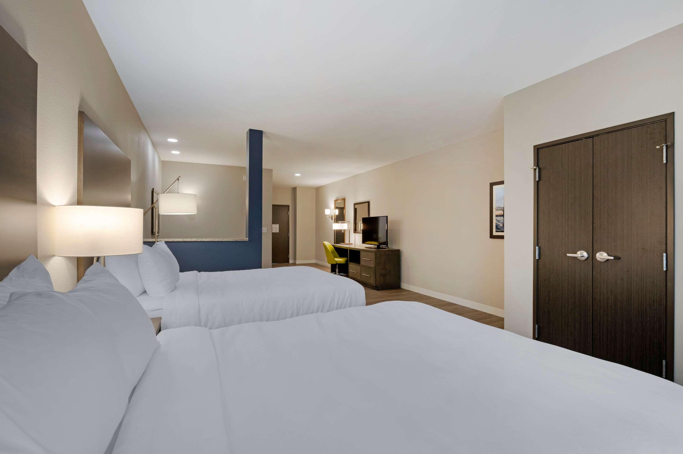 Comfort Suites Cincinnati University - Downtown Экстерьер фото