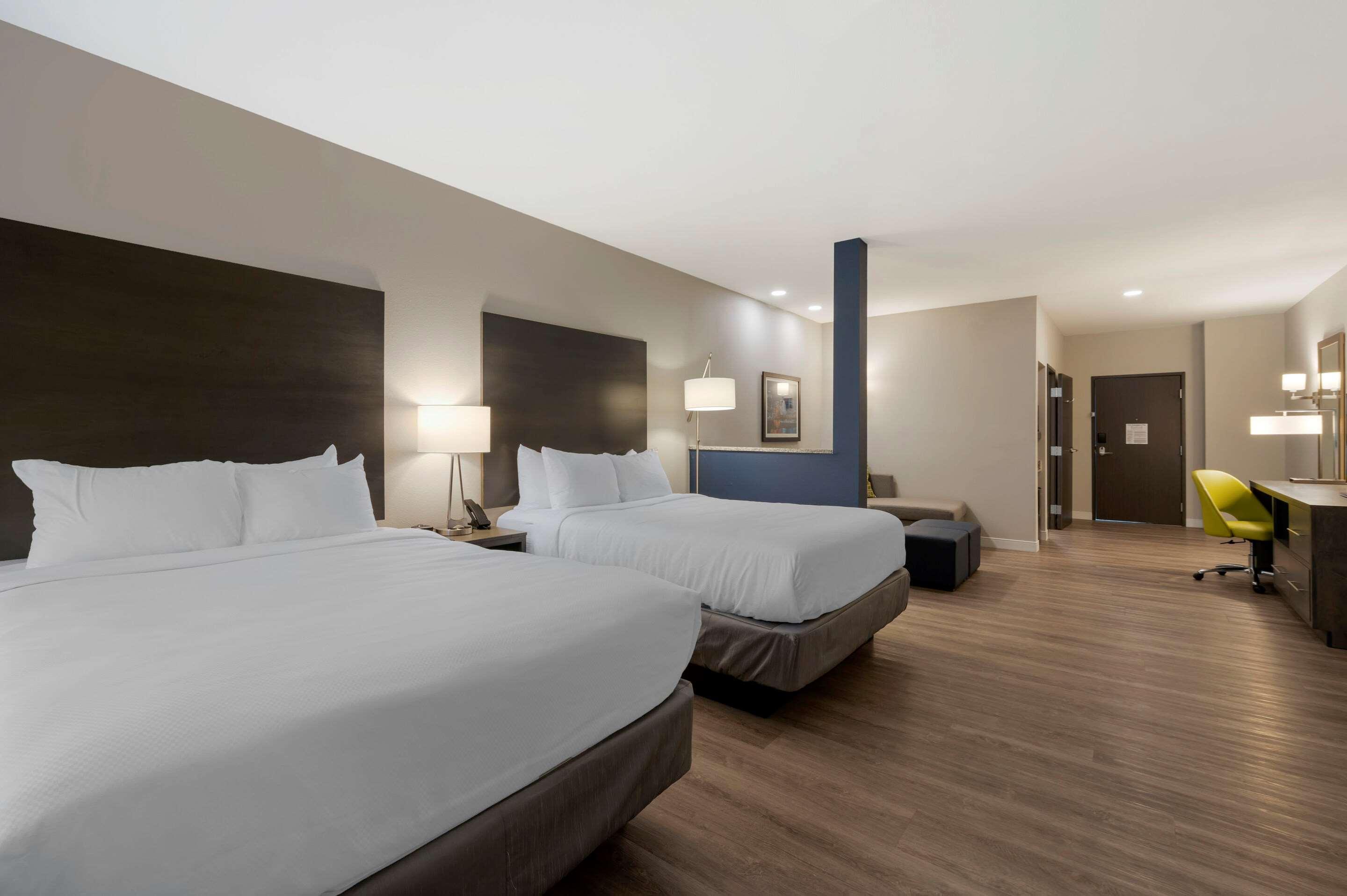 Comfort Suites Cincinnati University - Downtown Экстерьер фото