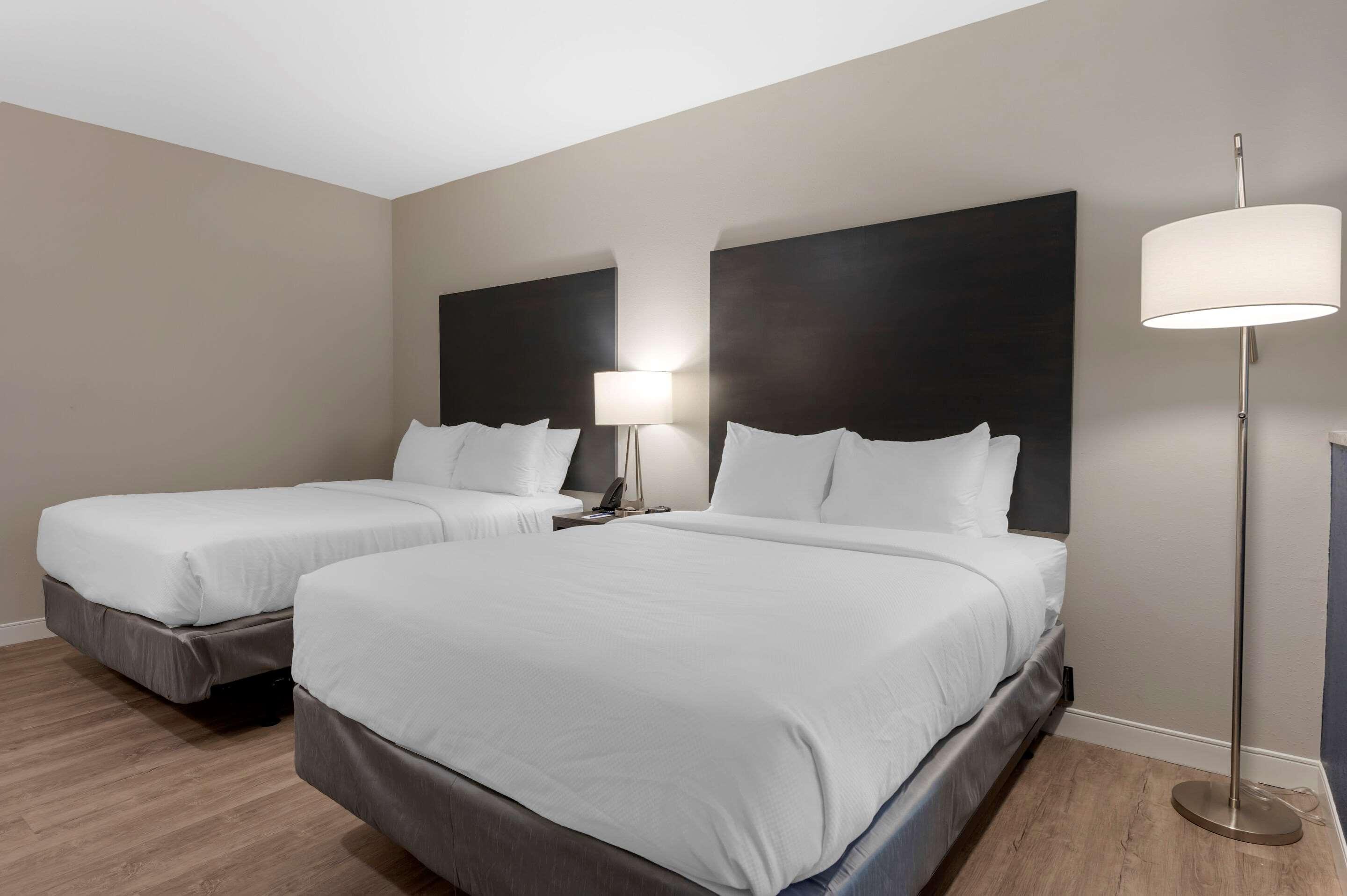 Comfort Suites Cincinnati University - Downtown Экстерьер фото
