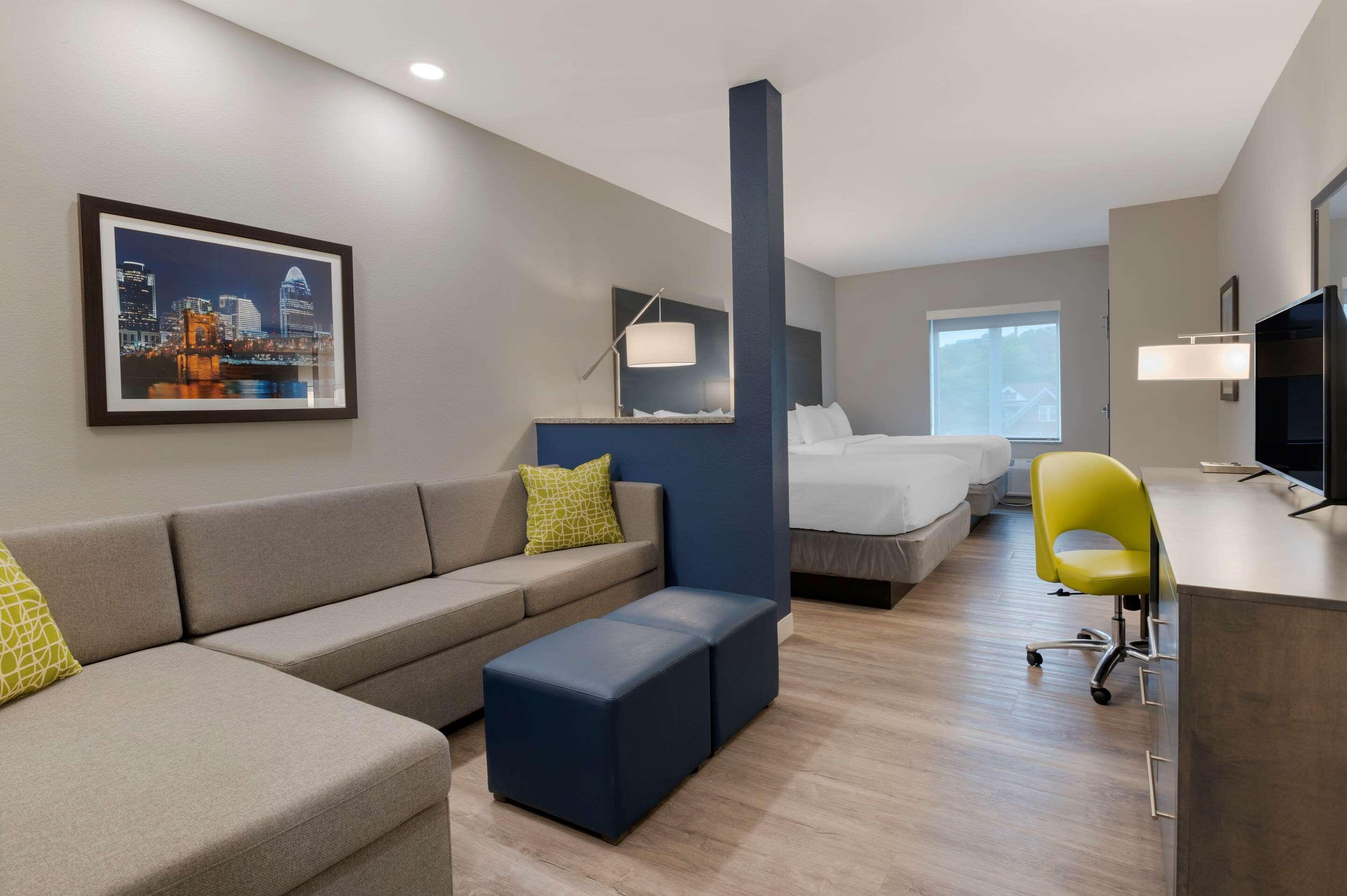Comfort Suites Cincinnati University - Downtown Экстерьер фото