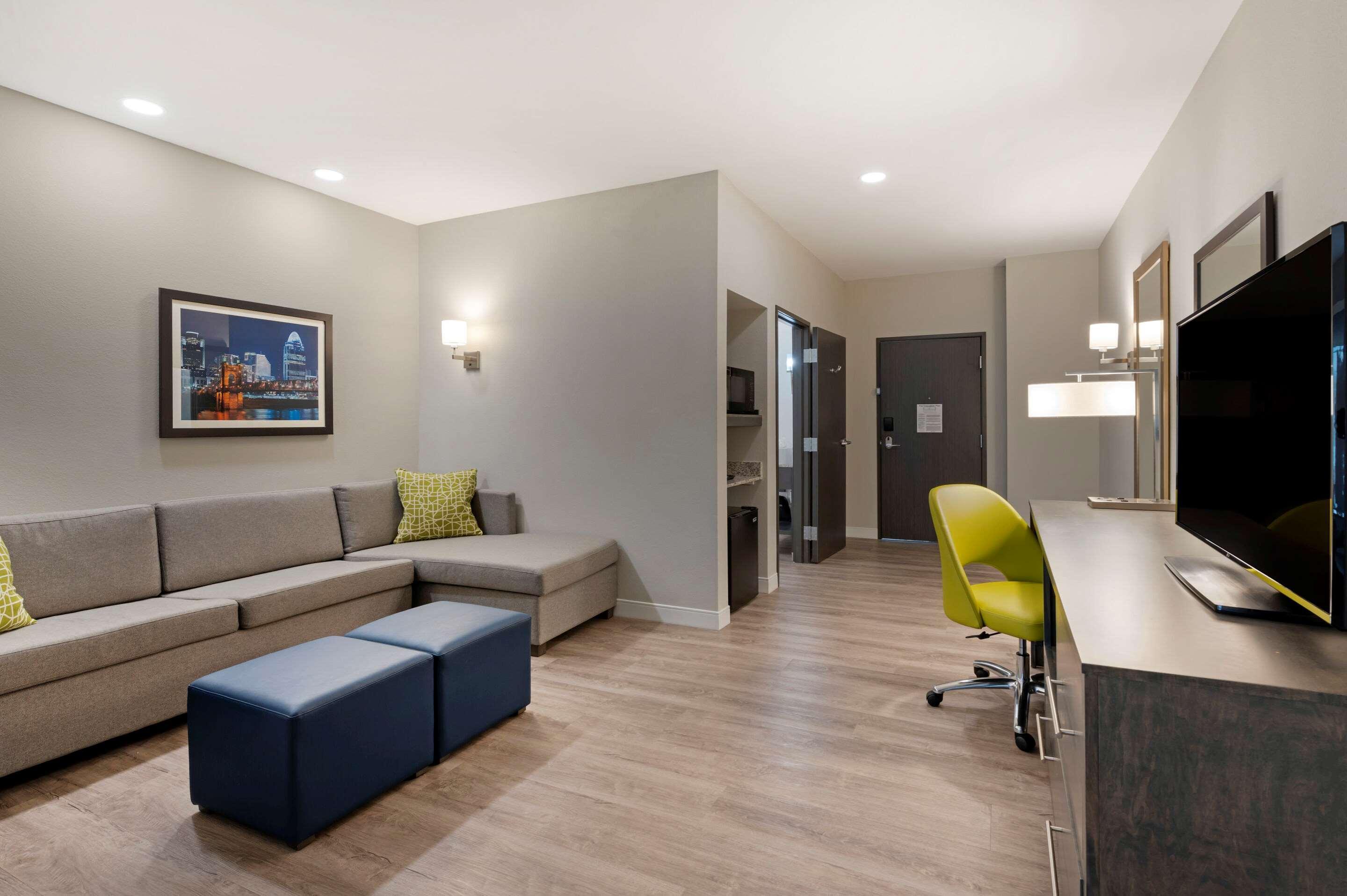 Comfort Suites Cincinnati University - Downtown Экстерьер фото