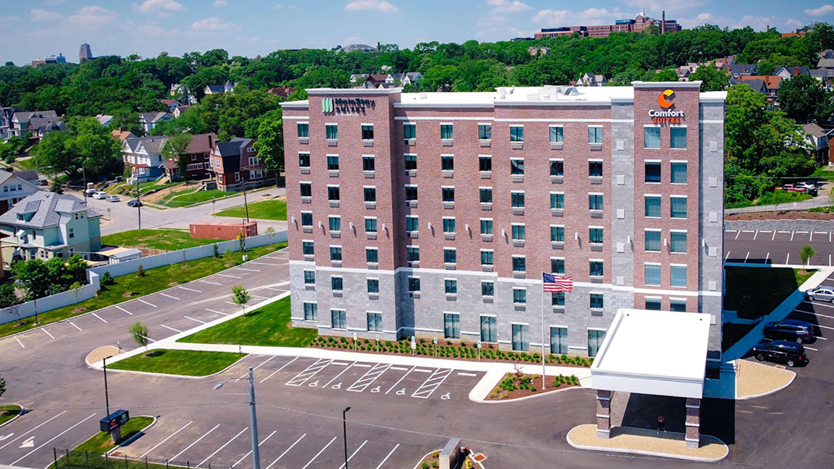 Comfort Suites Cincinnati University - Downtown Экстерьер фото