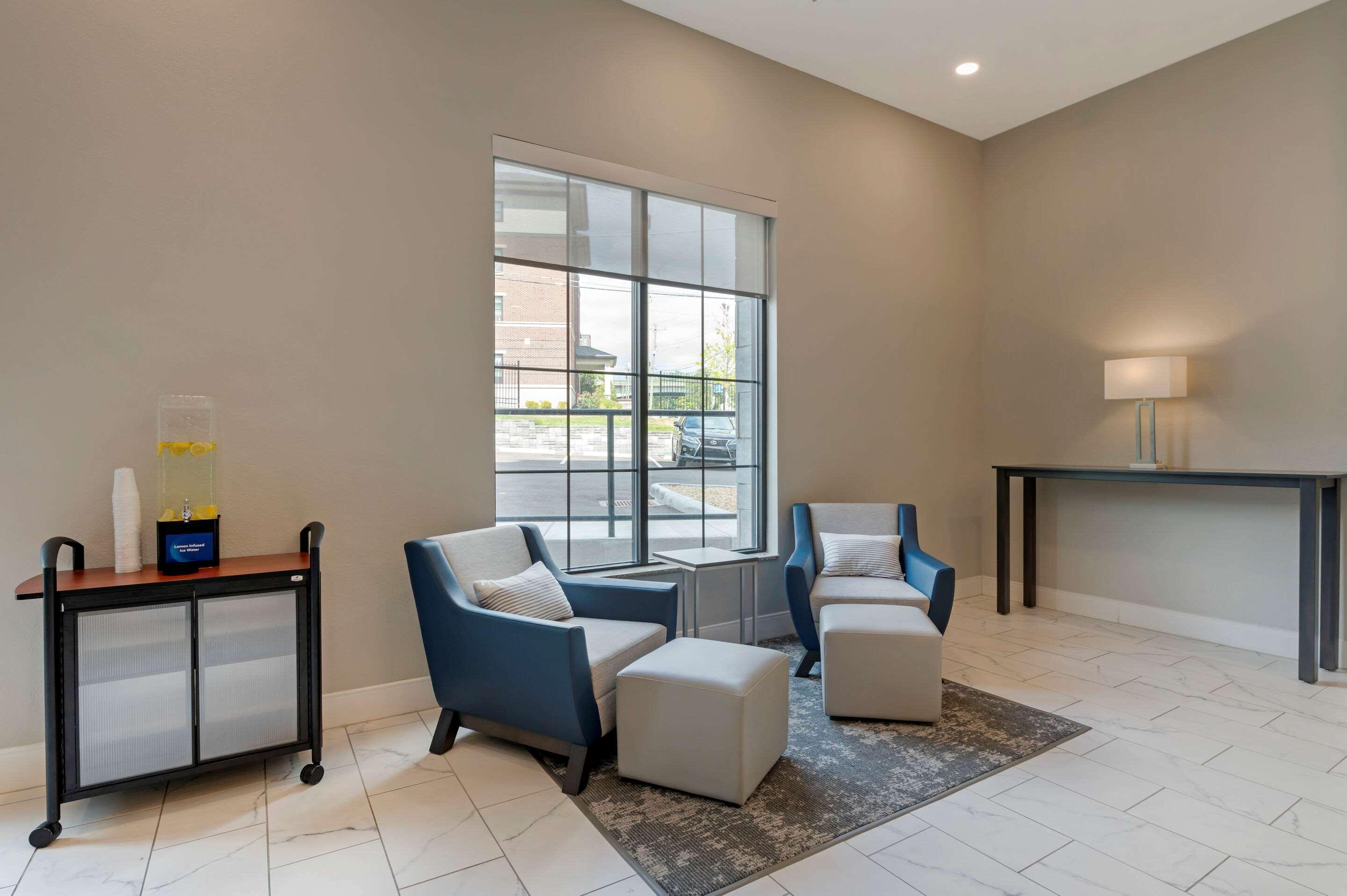 Comfort Suites Cincinnati University - Downtown Экстерьер фото