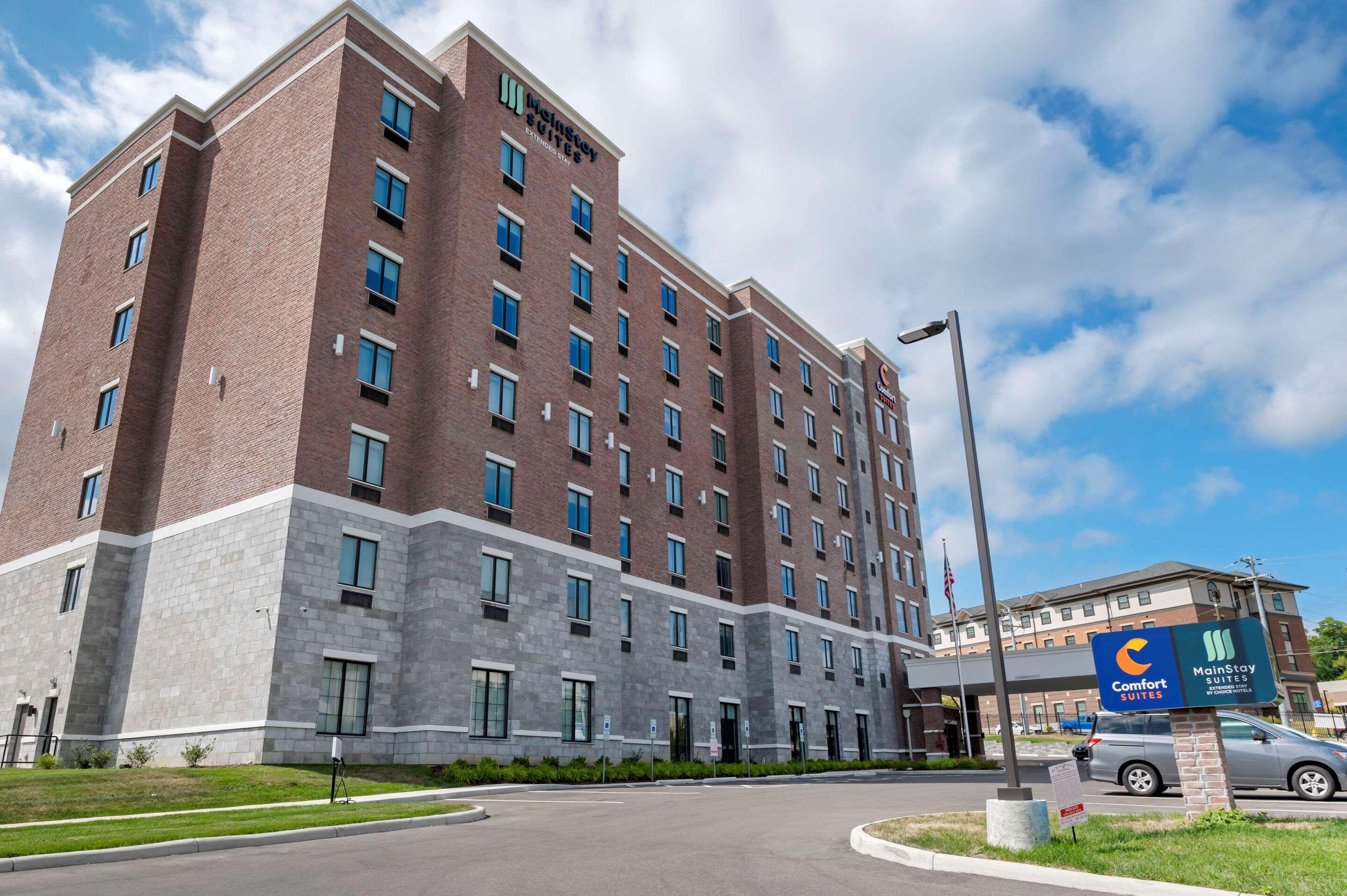 Comfort Suites Cincinnati University - Downtown Экстерьер фото