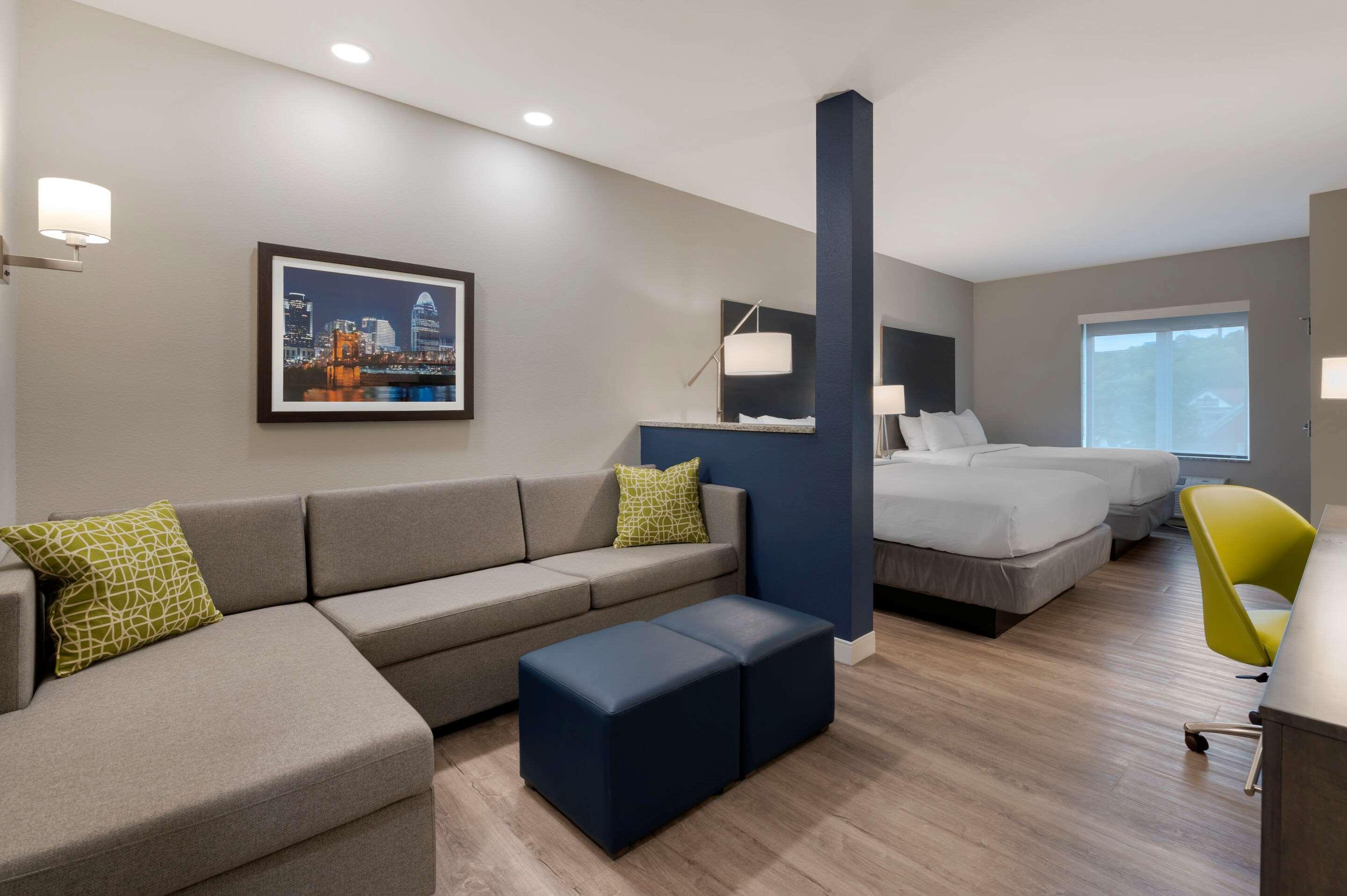 Comfort Suites Cincinnati University - Downtown Экстерьер фото