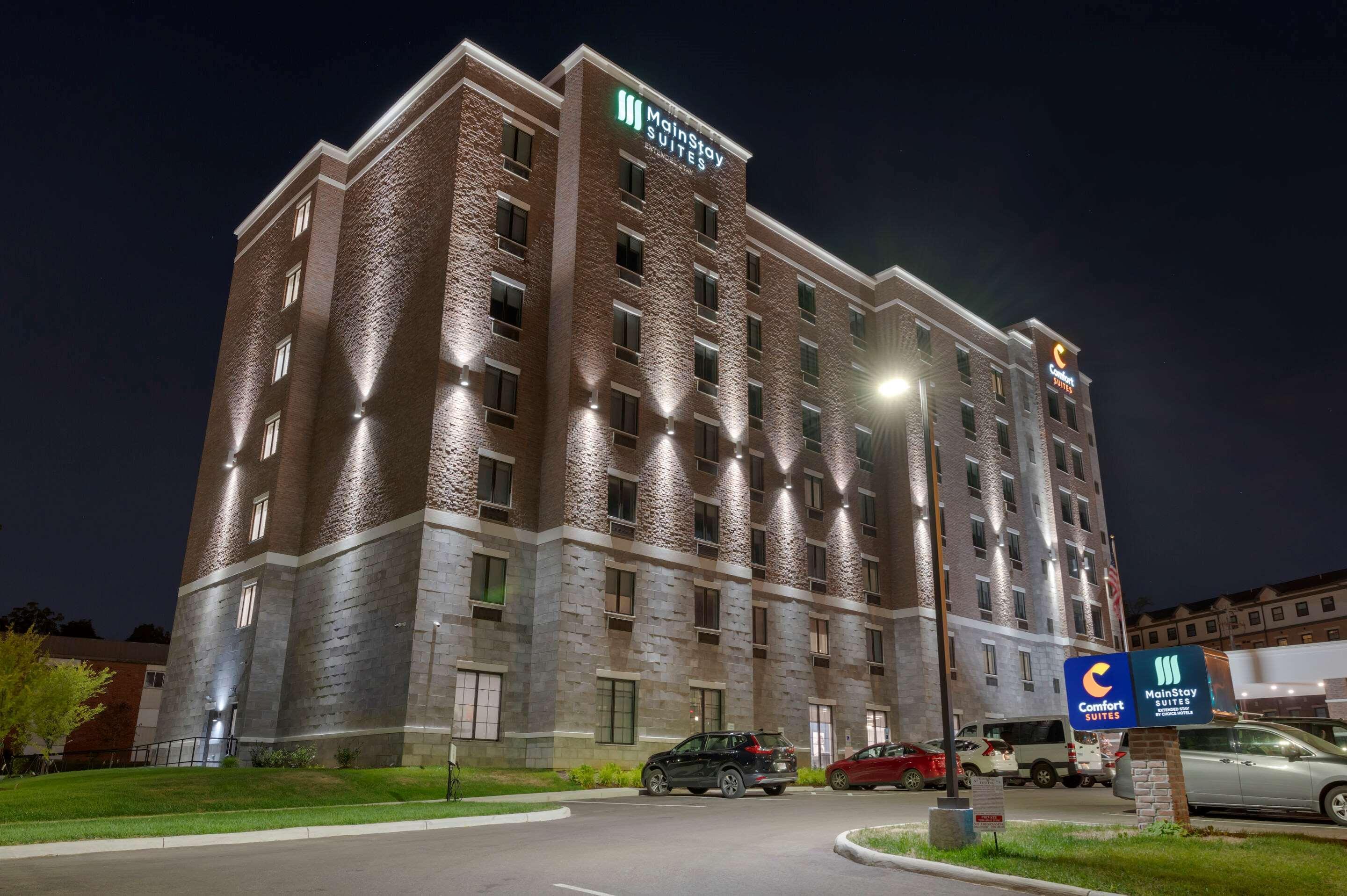 Comfort Suites Cincinnati University - Downtown Экстерьер фото