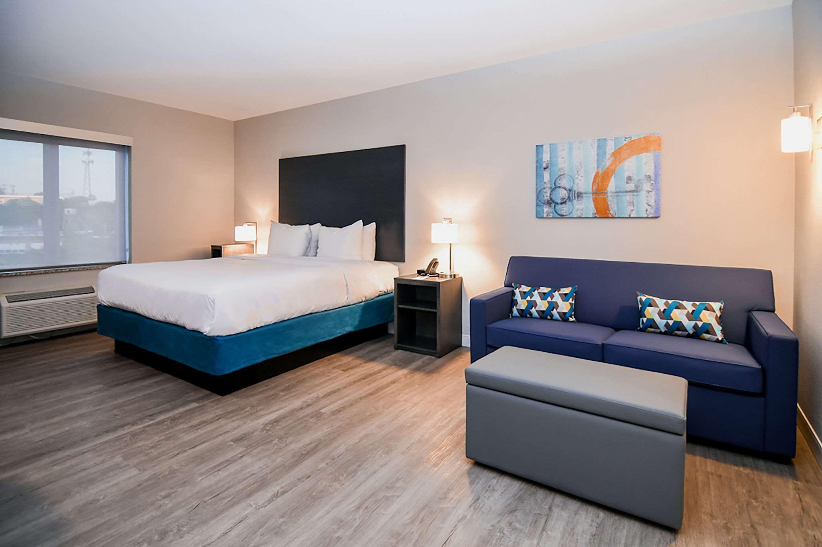 Comfort Suites Cincinnati University - Downtown Экстерьер фото
