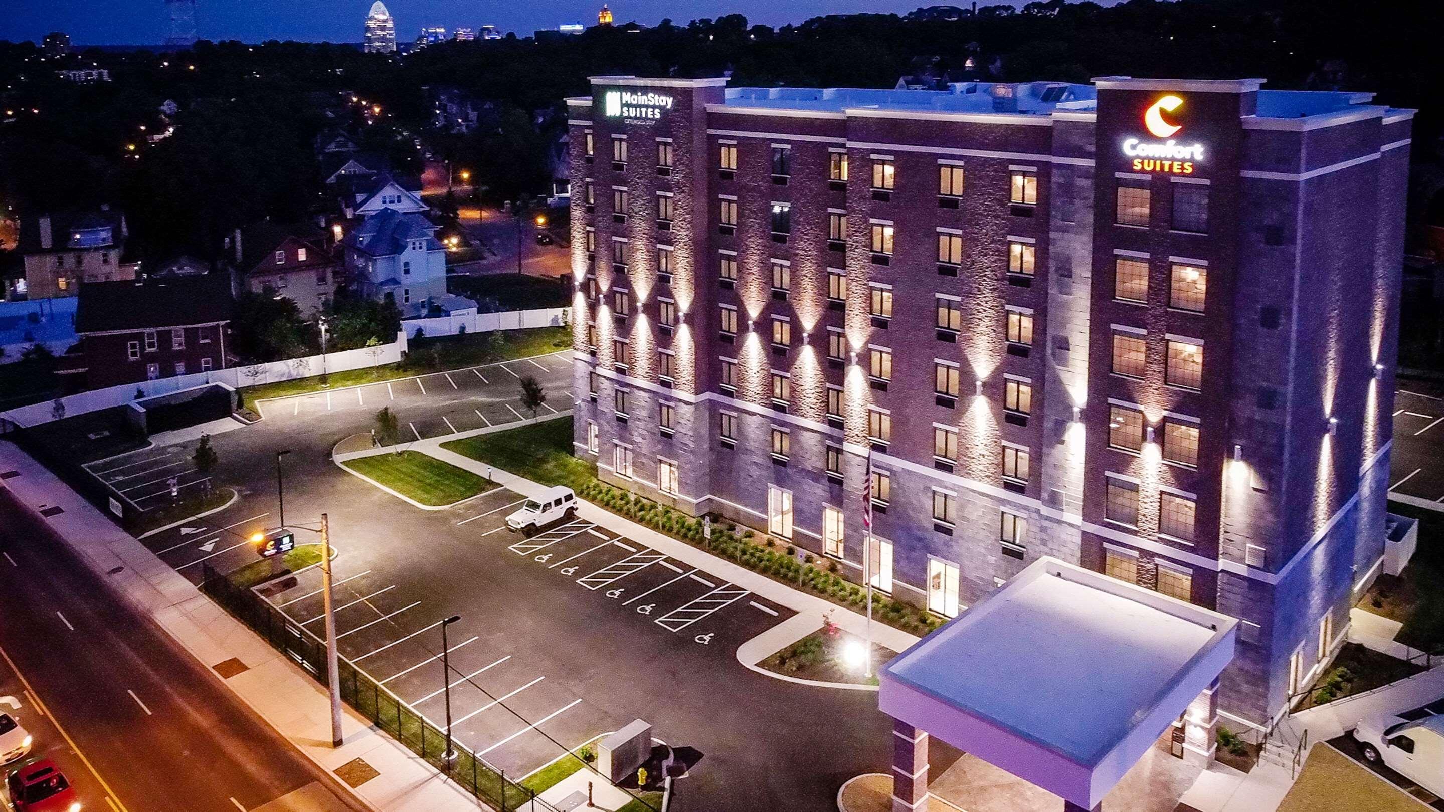 Comfort Suites Cincinnati University - Downtown Экстерьер фото