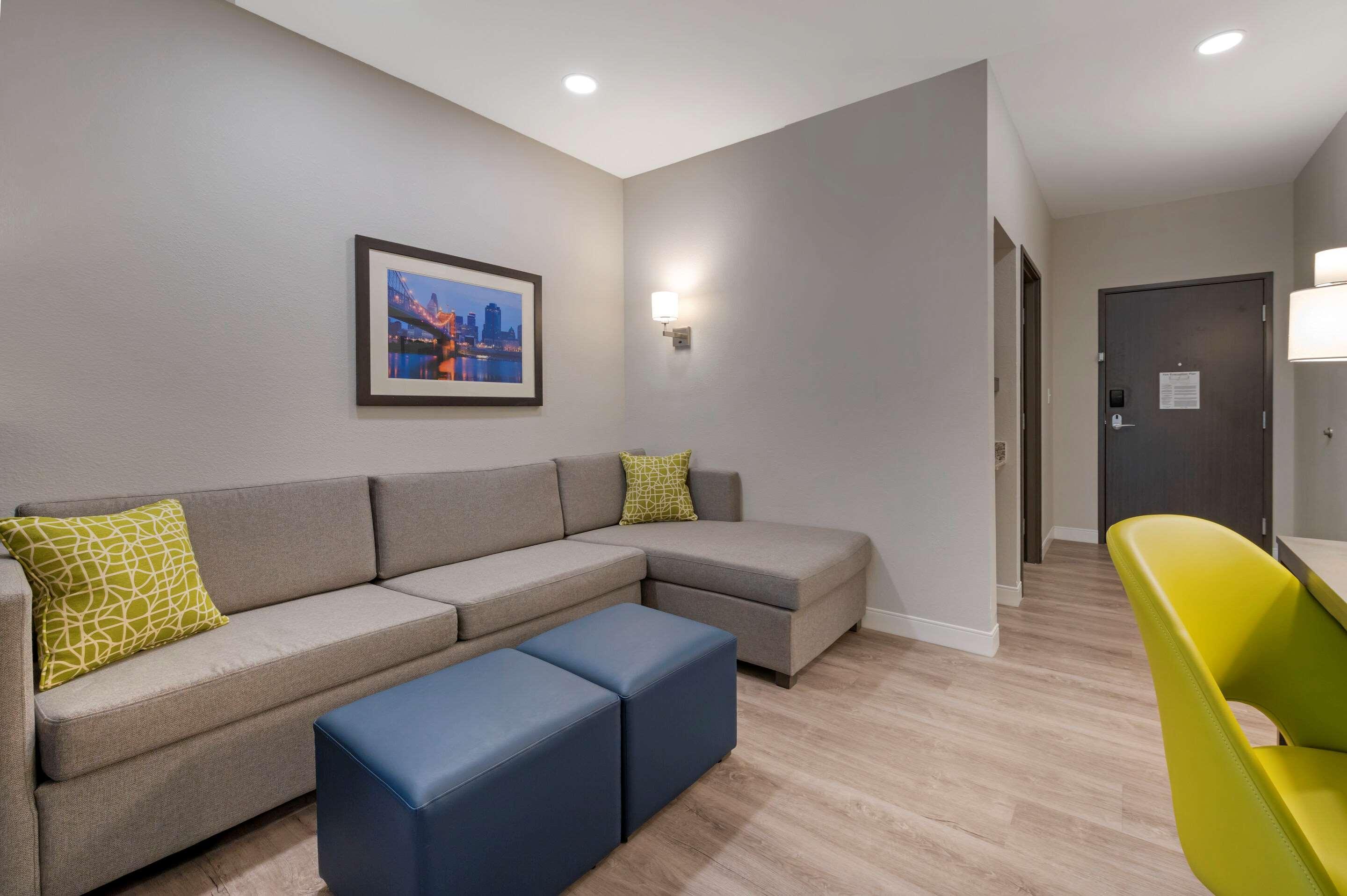Comfort Suites Cincinnati University - Downtown Экстерьер фото