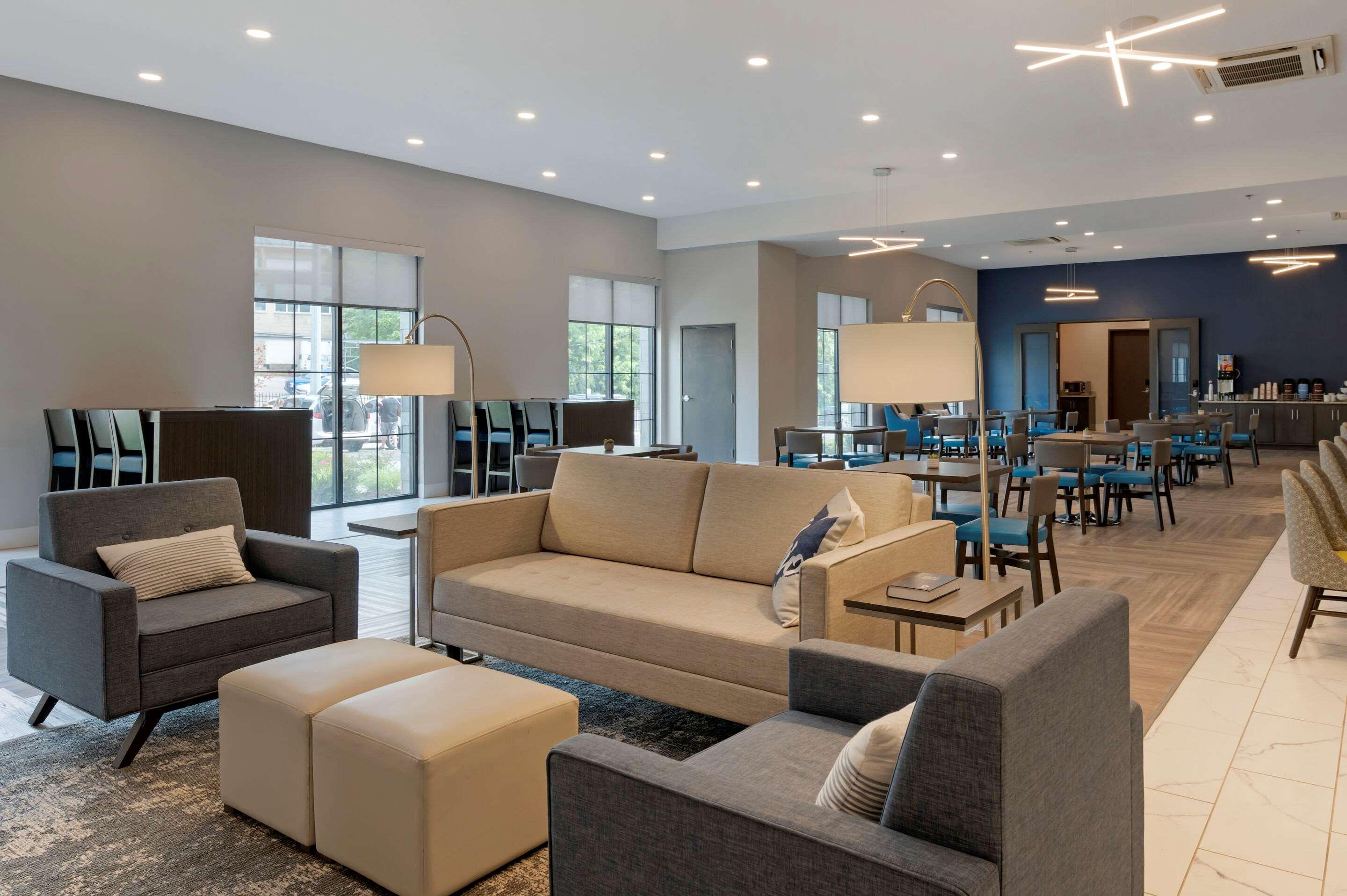 Comfort Suites Cincinnati University - Downtown Экстерьер фото